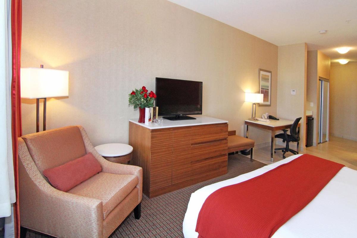 Photo - Holiday Inn Express and Suites Calgary University, an IHG Hotel