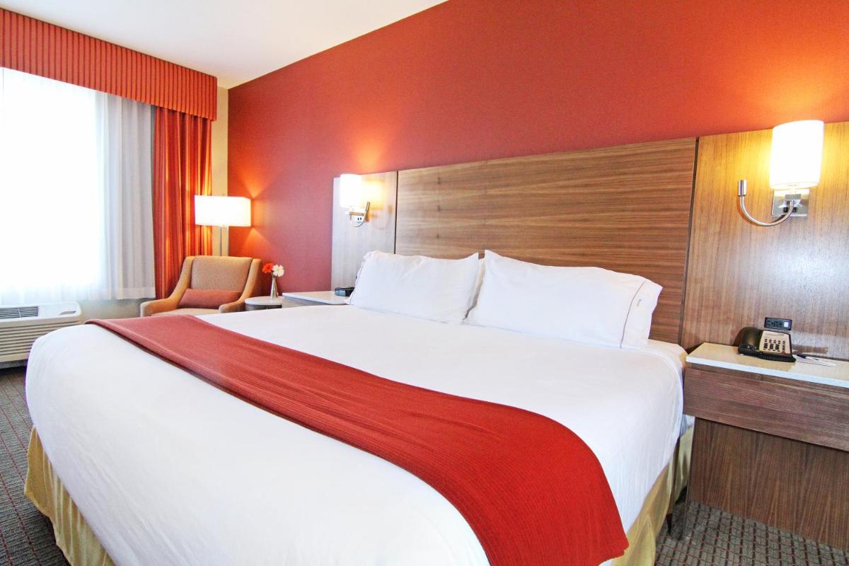 Photo - Holiday Inn Express and Suites Calgary University, an IHG Hotel