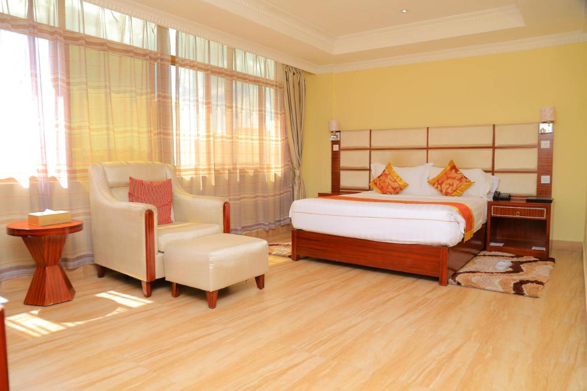 Tiffany Diamond Hotels Ltd - Indira Gandhi street photo 4