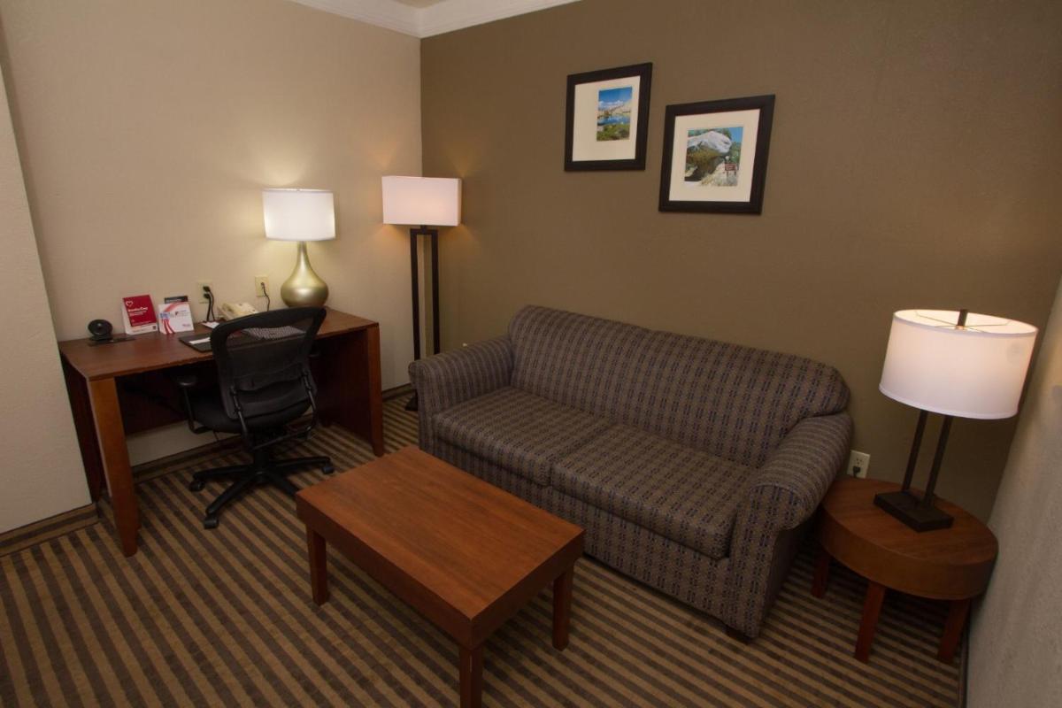 Photo - Comfort Suites Visalia Convention Center