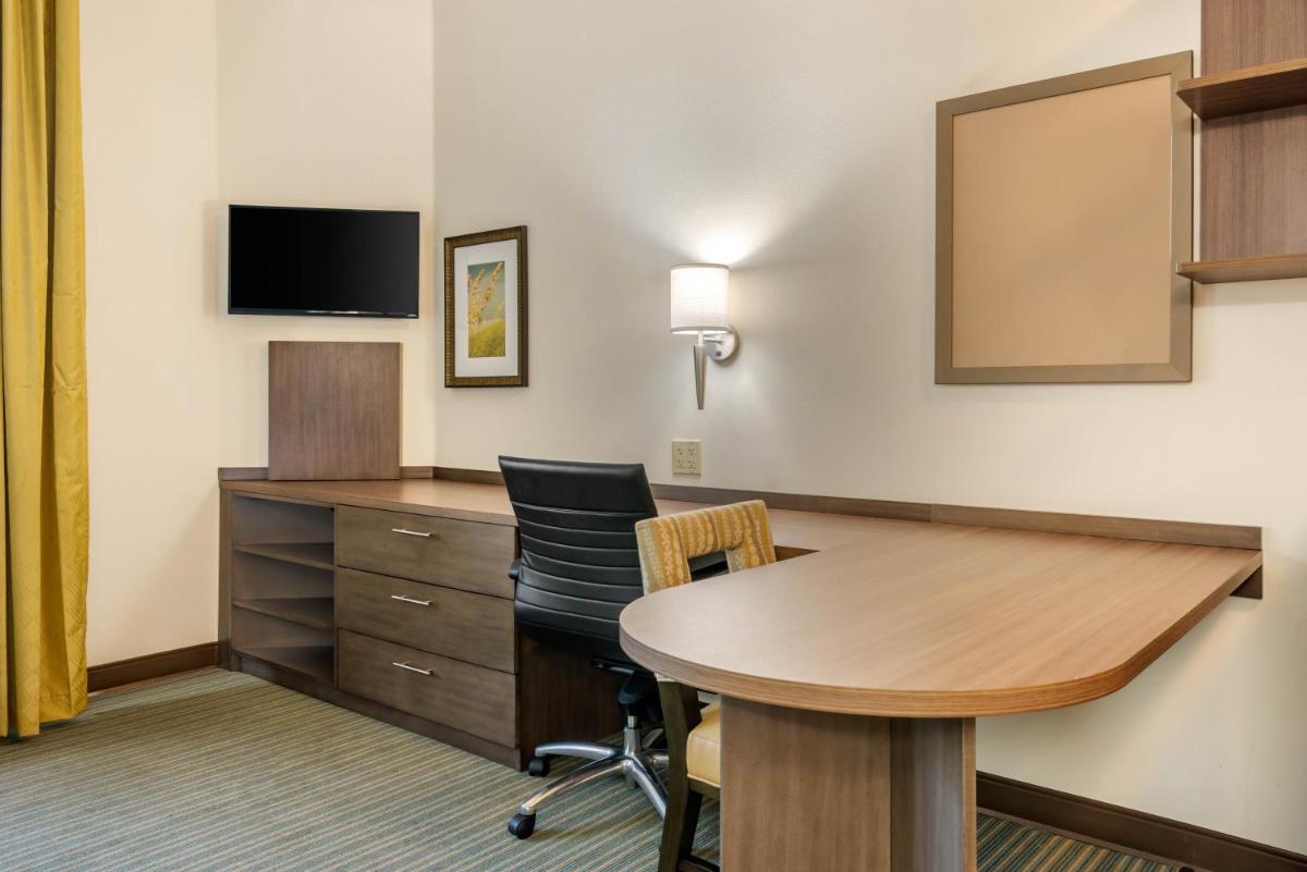 Photo - Candlewood Suites Fort Myers/Sanibel Gateway, an IHG Hotel