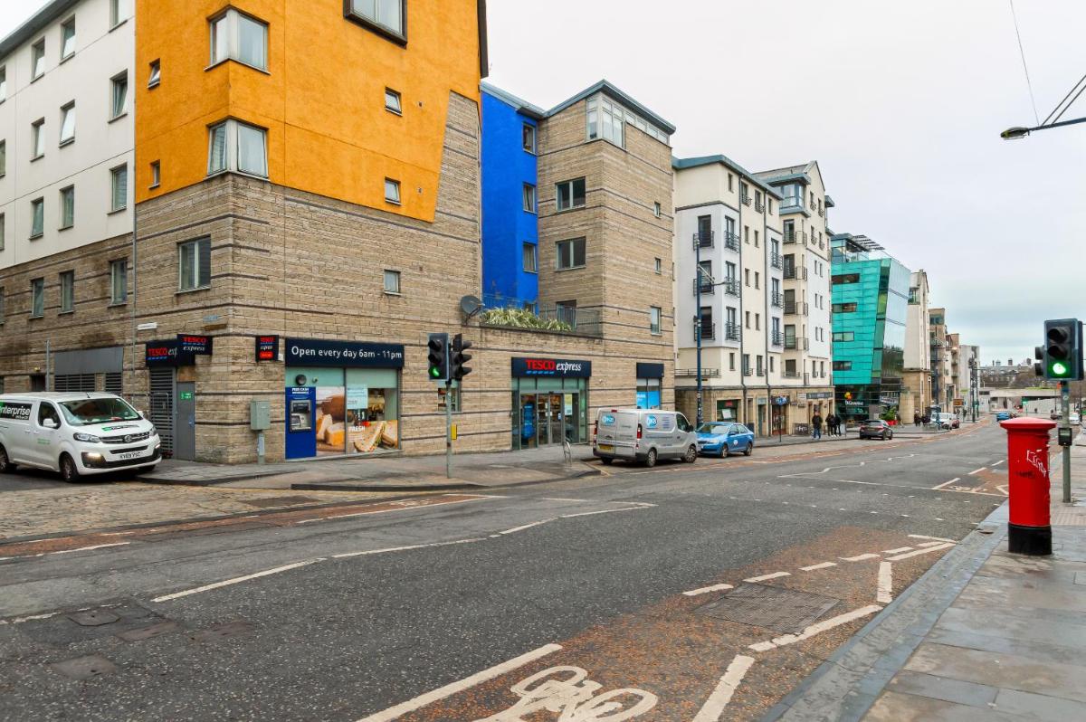 Photo - Edinburgh City Centre Jasmine Apartment -SLEEPS 7