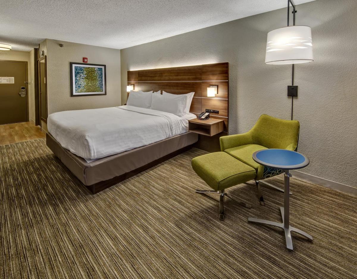 Photo - Holiday Inn Express Louisville Airport Expo Center, an IHG Hotel