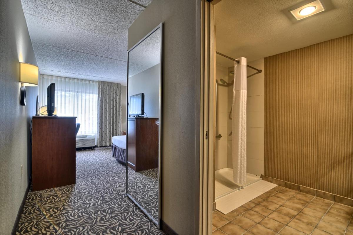 Foto - Clarion Inn & Suites - University Area