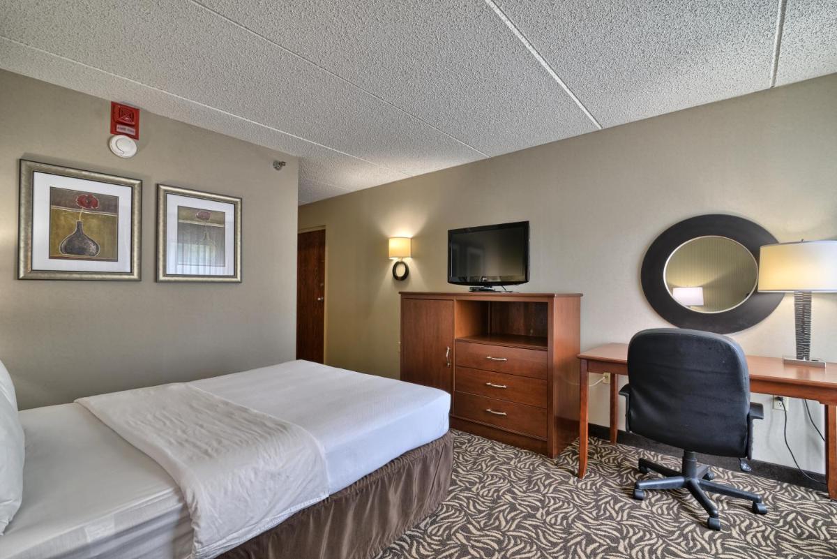 Foto - Clarion Inn & Suites - University Area