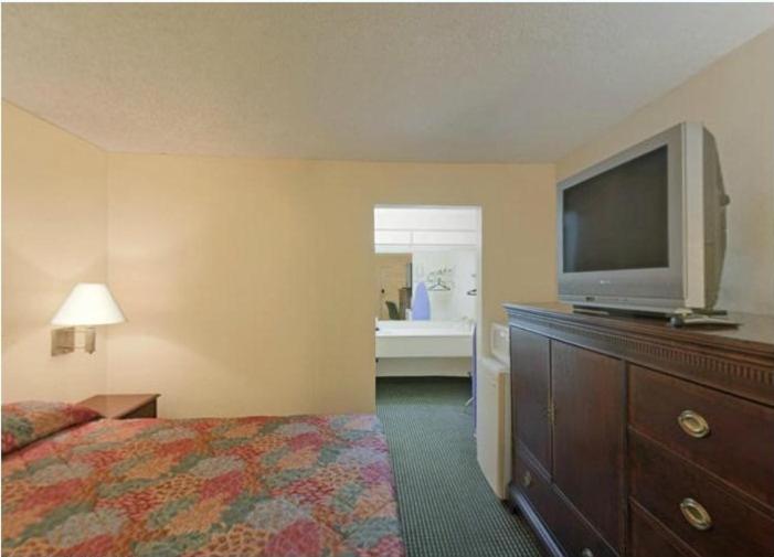 Photo - Americas Best Value Inn Laredo