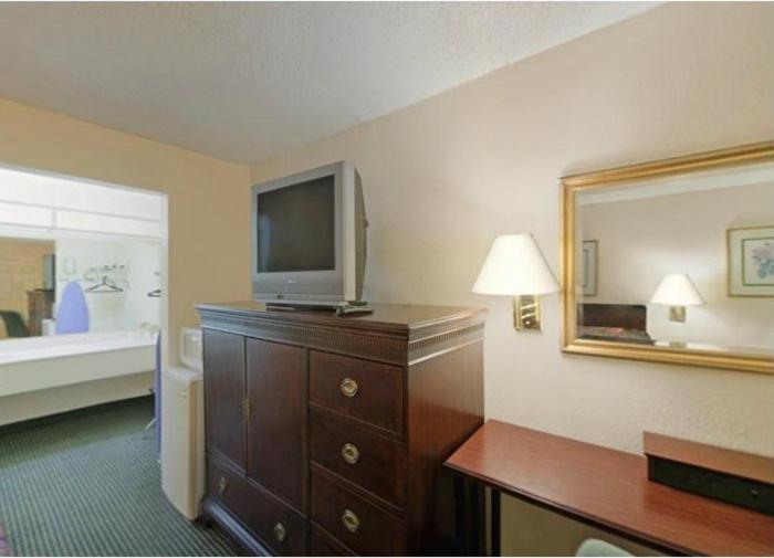 Photo - Americas Best Value Inn Laredo