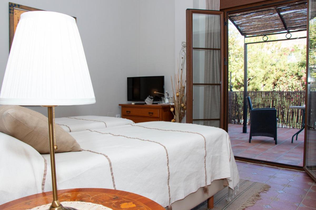 Photo - Hotel Cortijo de Salia