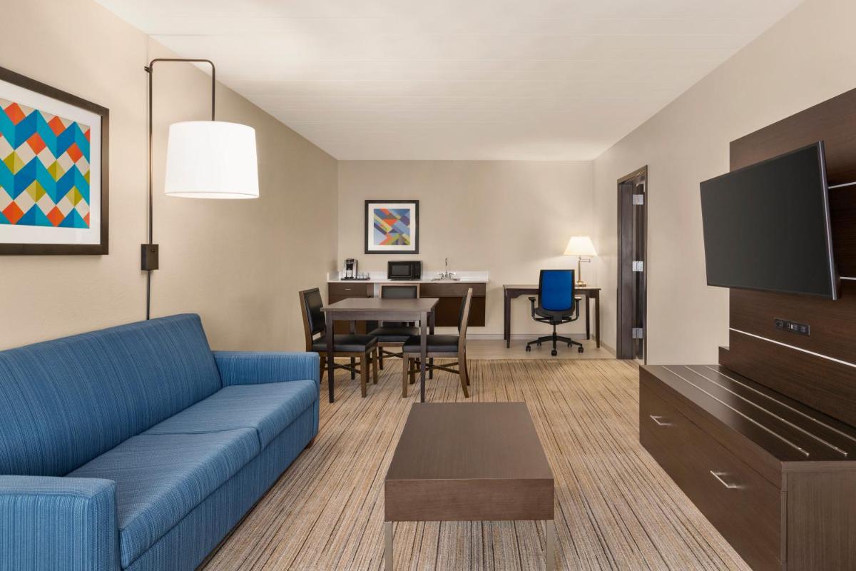 Photo - Holiday Inn Express Hotel & Suites Fort Myers East - The Forum, an IHG Hotel