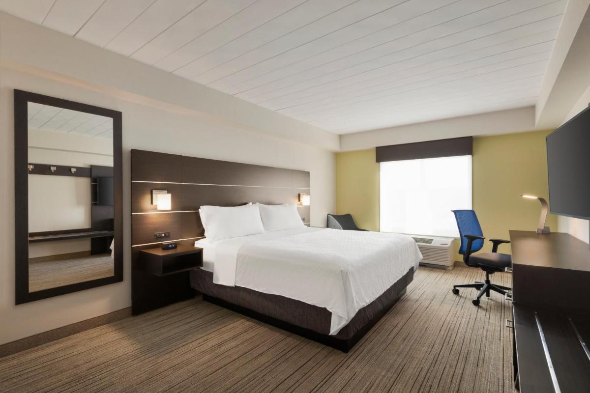 Photo - Holiday Inn Express Hotel & Suites Fort Myers East - The Forum, an IHG Hotel