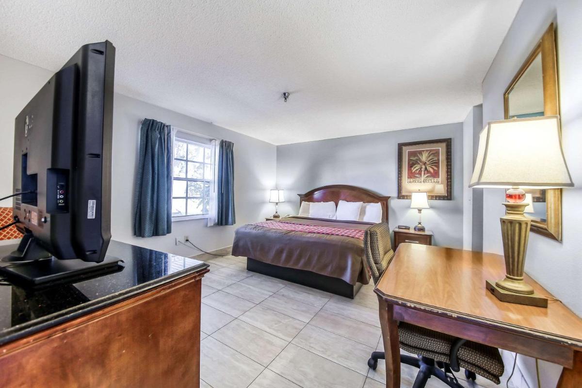 Photo - Rodeway Inn & Suites Haines City