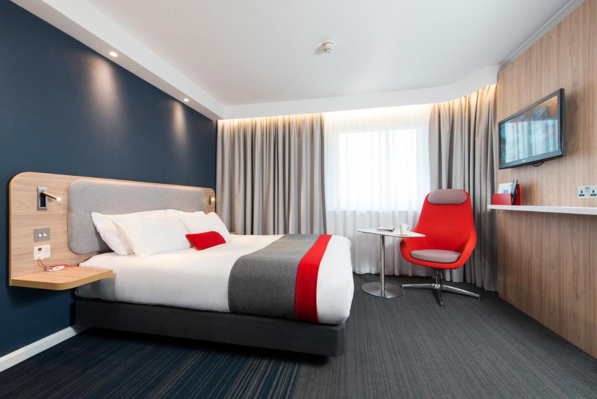 Photo - Holiday Inn Express London Luton Airport, an IHG Hotel