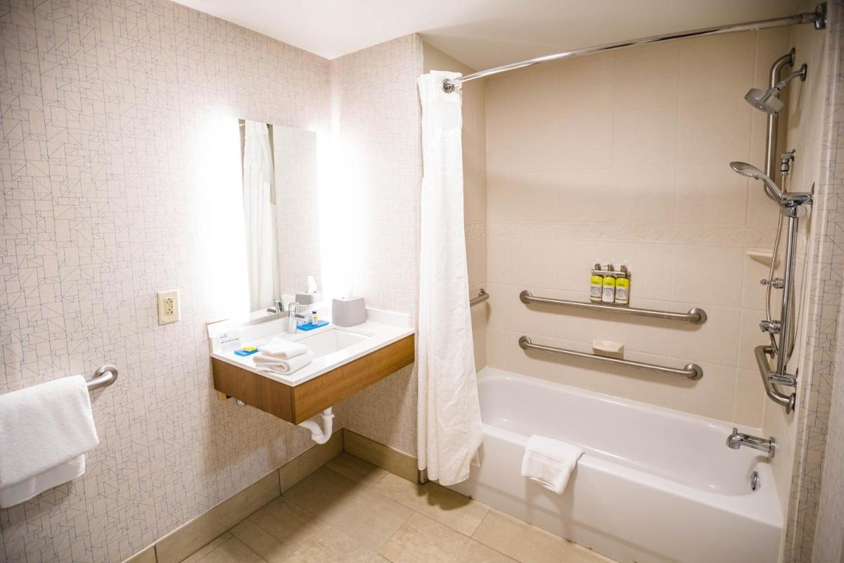 Photo - Holiday Inn Express & Suites Knoxville-Farragut, an IHG Hotel