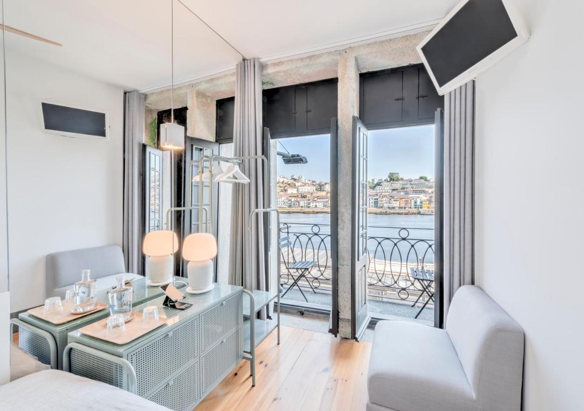 Photo - Oporto Street Fonte Taurina - Riverfront Suites