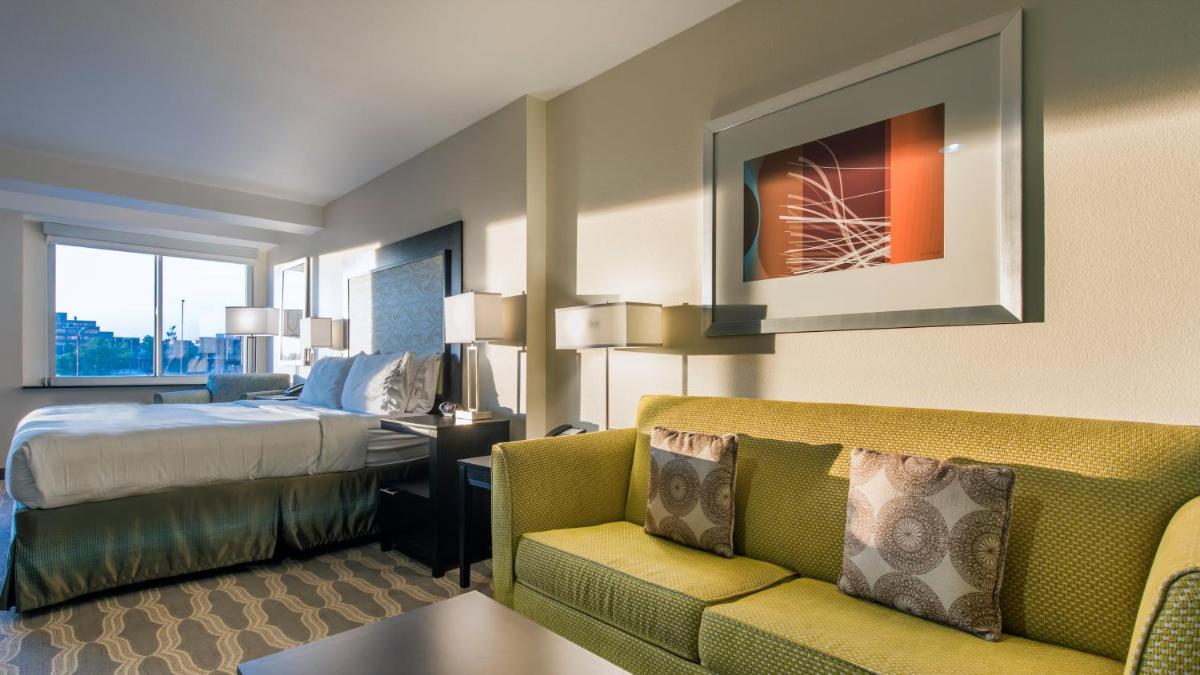 Photo - Holiday Inn Express & Suites Colorado Springs Central, an IHG Hotel