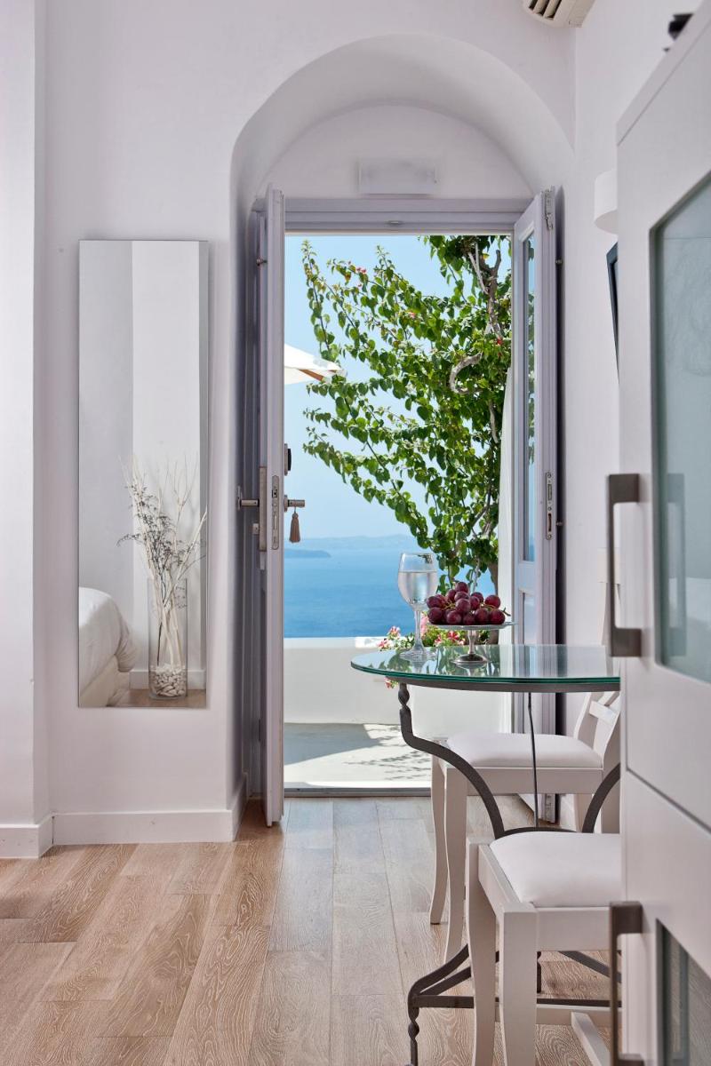 Photo - Katikies Villa Santorini - The Leading Hotels Of The World