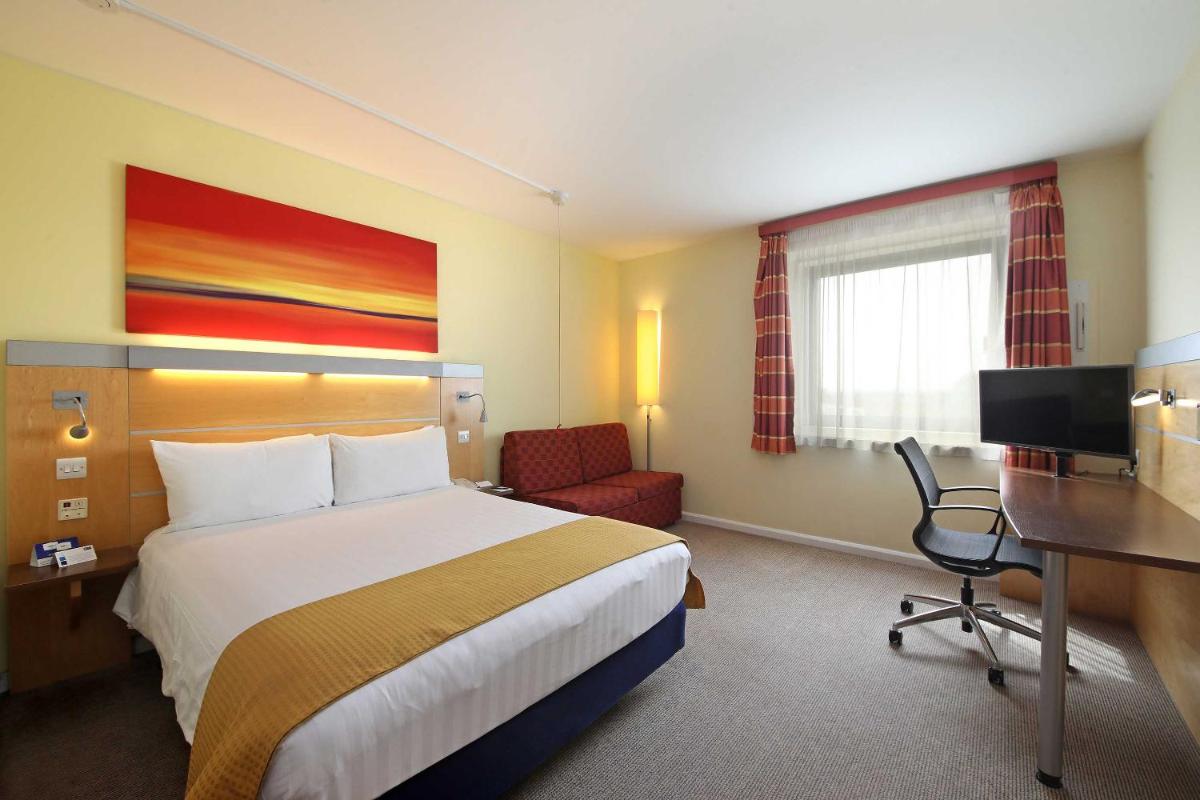 Foto - Holiday Inn Express London - Newbury Park, an IHG Hotel