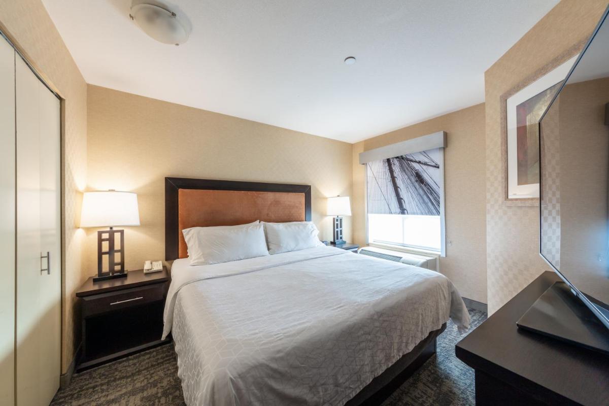 Photo - Holiday Inn Express & Suites Riverport Richmond, an IHG Hotel