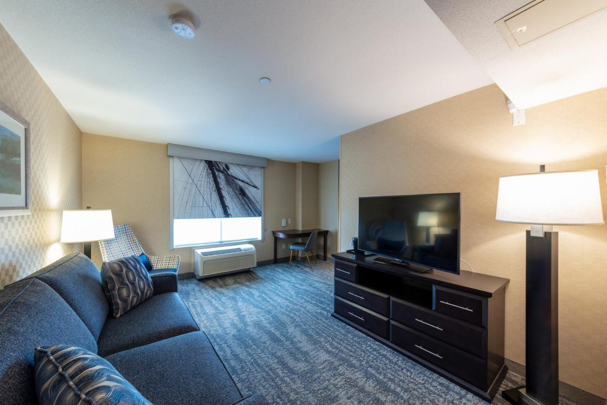 Photo - Holiday Inn Express & Suites Riverport Richmond, an IHG Hotel