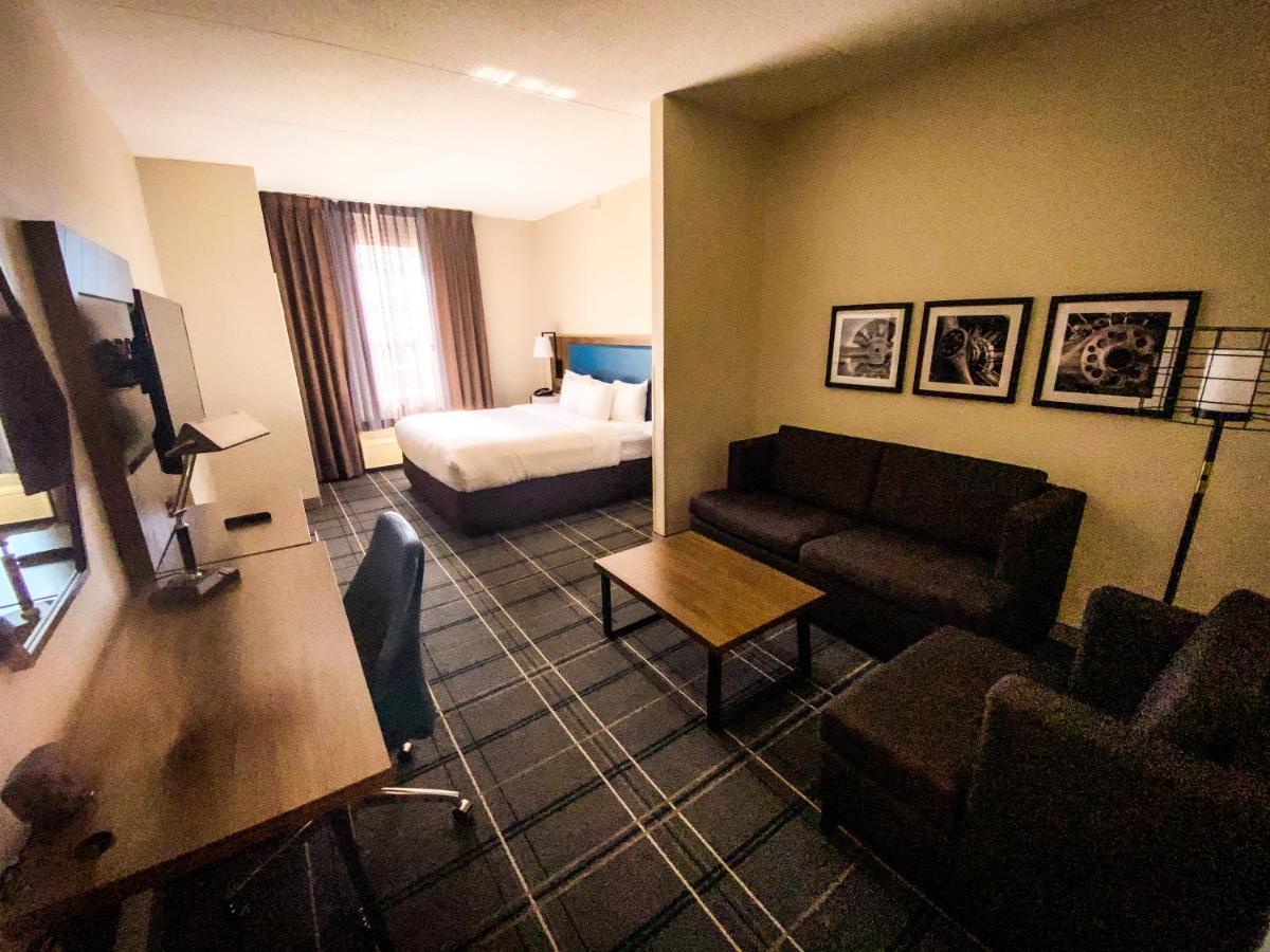 Photo - Comfort Suites Newport News Airport