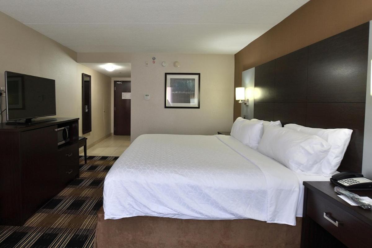 Photo - Holiday Inn Express & Suites Ottawa East-Orleans, an IHG Hotel
