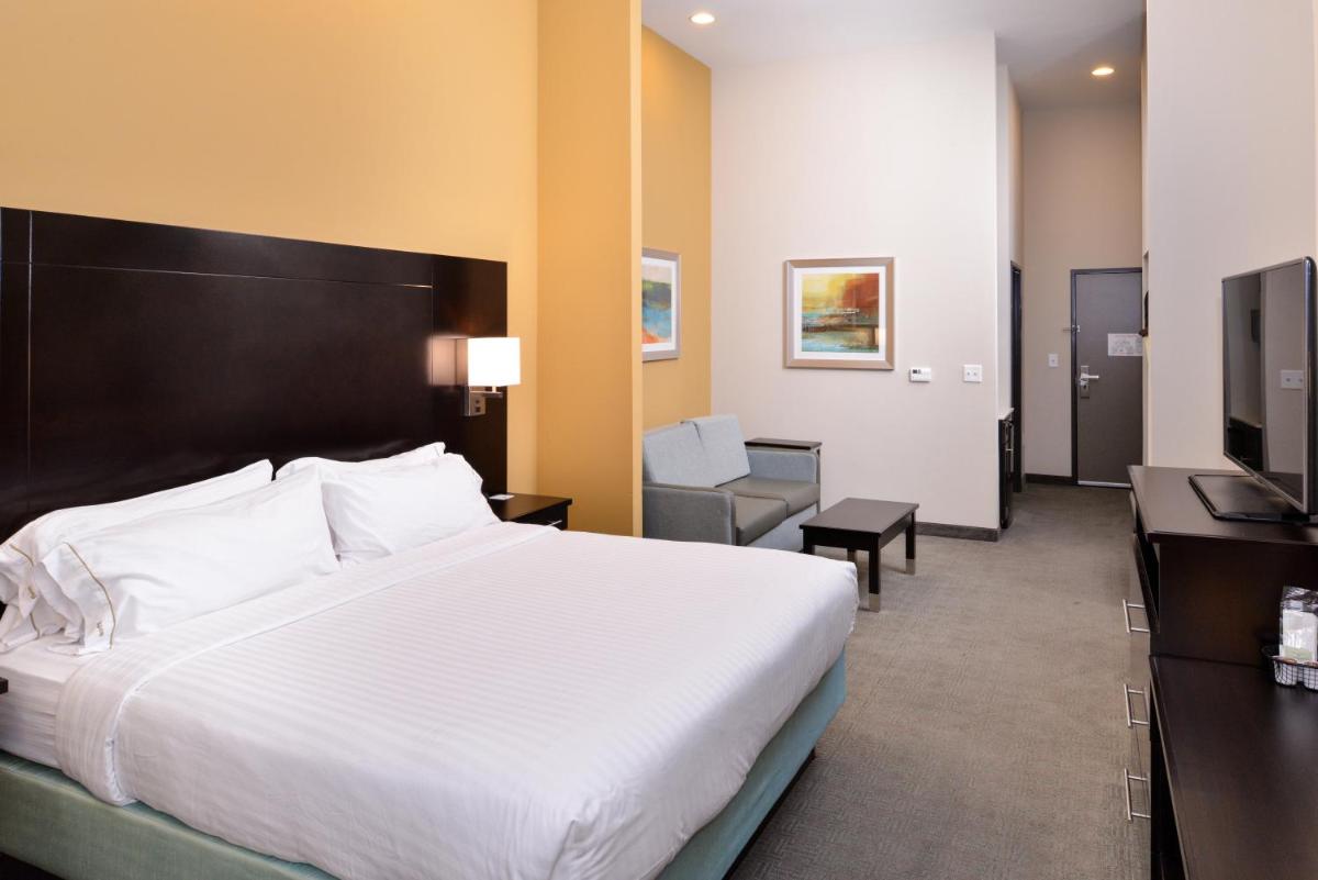 Photo - Holiday Inn Express & Suites Austin South, an IHG Hotel