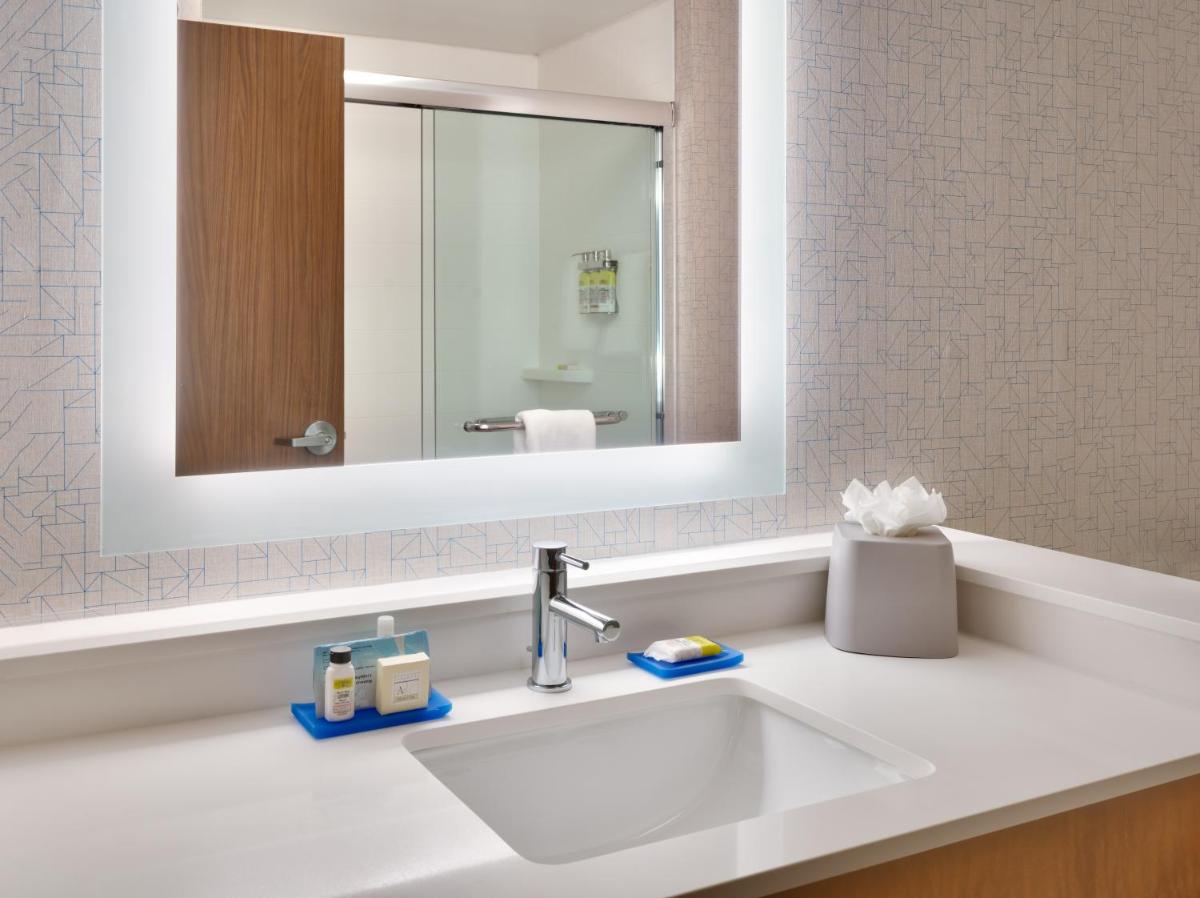 Photo - Holiday Inn Express & Suites - Gainesville I-75, an IHG Hotel