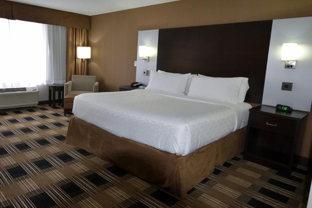 Photo - Holiday Inn Express & Suites Ottawa East-Orleans, an IHG Hotel