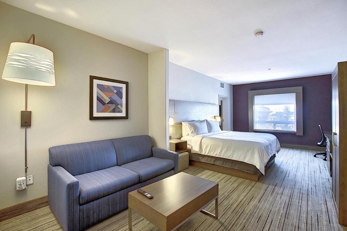 Photo - Holiday Inn Express Airport Calgary, an IHG Hotel