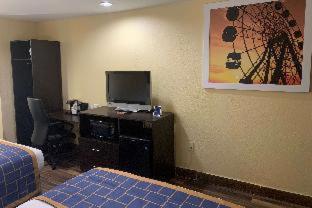 Photo - Days Inn & Suites by Wyndham Tampa/Raymond James Stadium