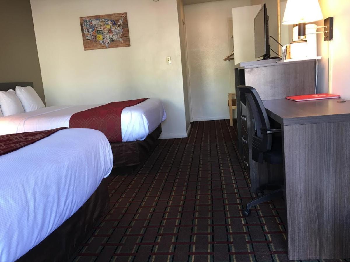 Photo - Econo Lodge Downtown Colorado Springs