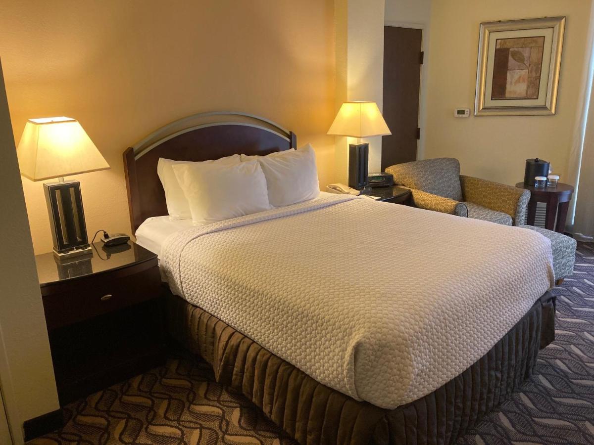 Photo - Radisson Hotel Austin - University