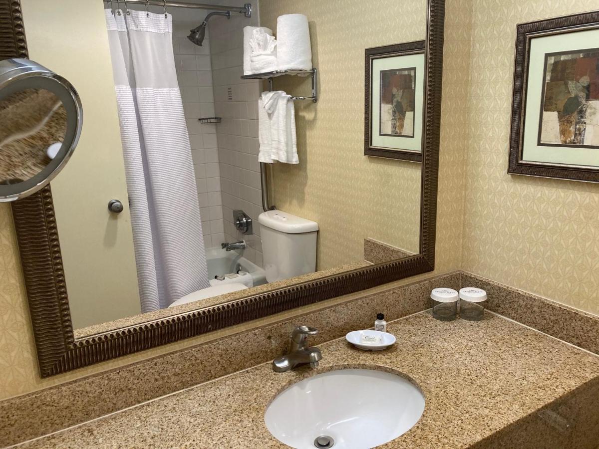 Photo - Radisson Hotel Austin - University