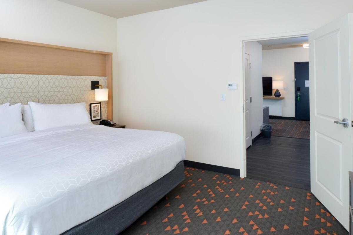 Photo - Holiday Inn - Fort Worth - Alliance, an IHG Hotel