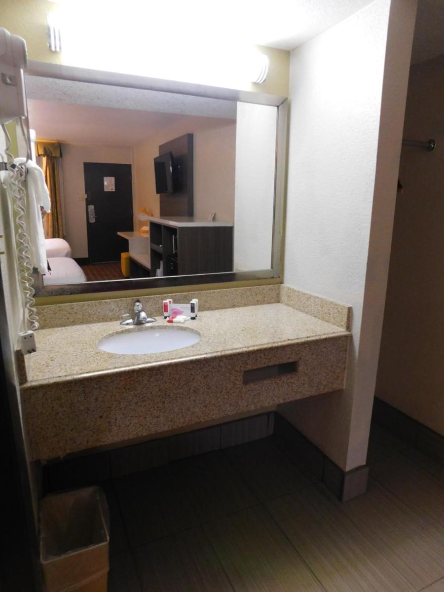 Photo - Days Inn & Suites by Wyndham Downtown Gatlinburg Parkway