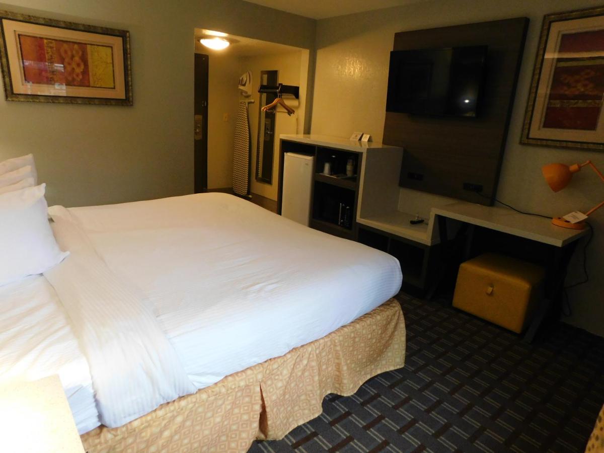 Photo - Days Inn & Suites by Wyndham Downtown Gatlinburg Parkway