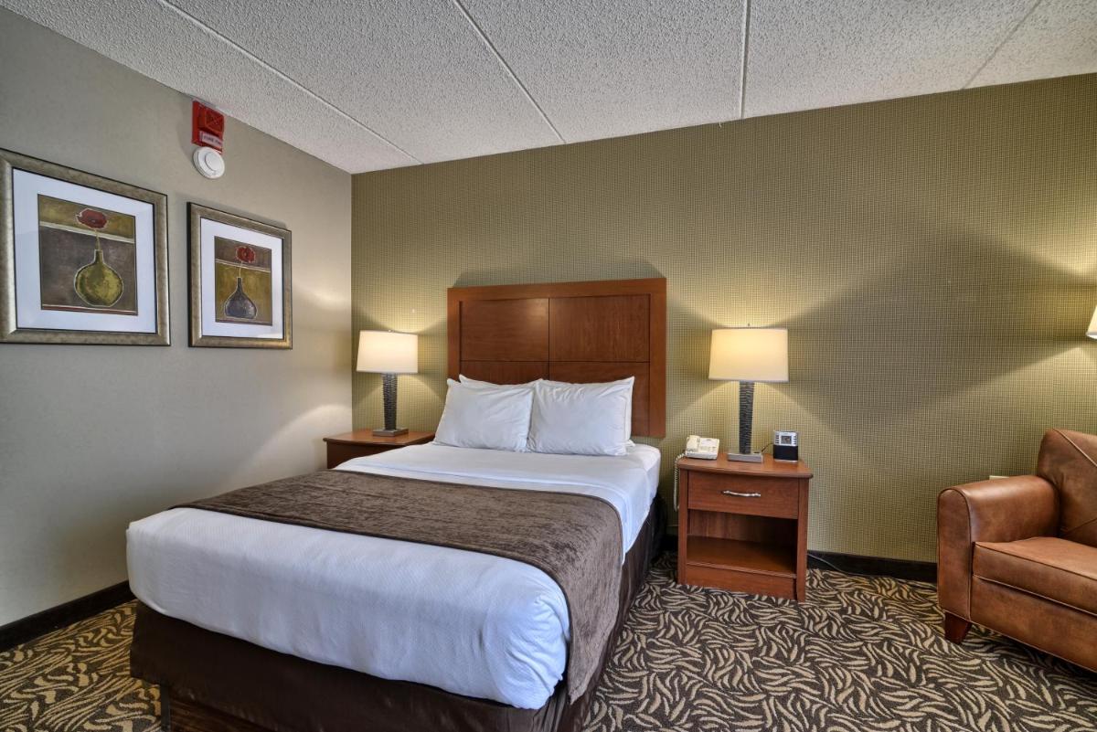 Photo - Clarion Inn & Suites - University Area