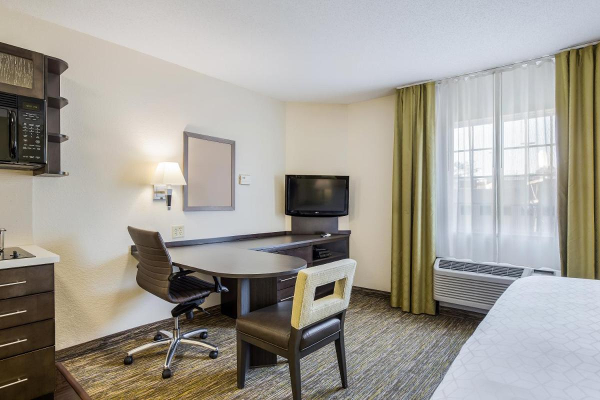 Photo - Candlewood Suites Virginia Beach Town Center, an IHG Hotel