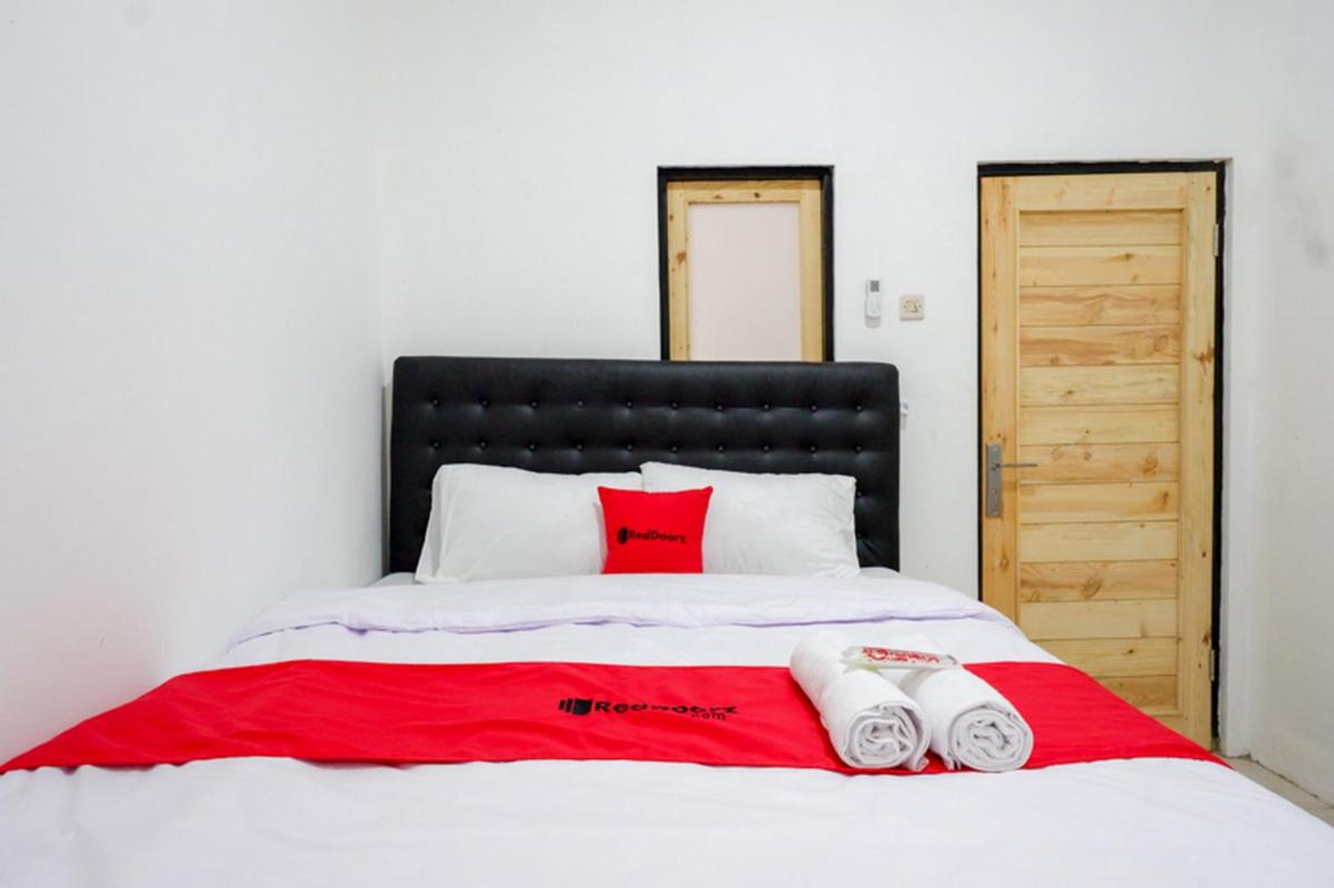 Photo - RedDoorz @ Demangan Sari Residence