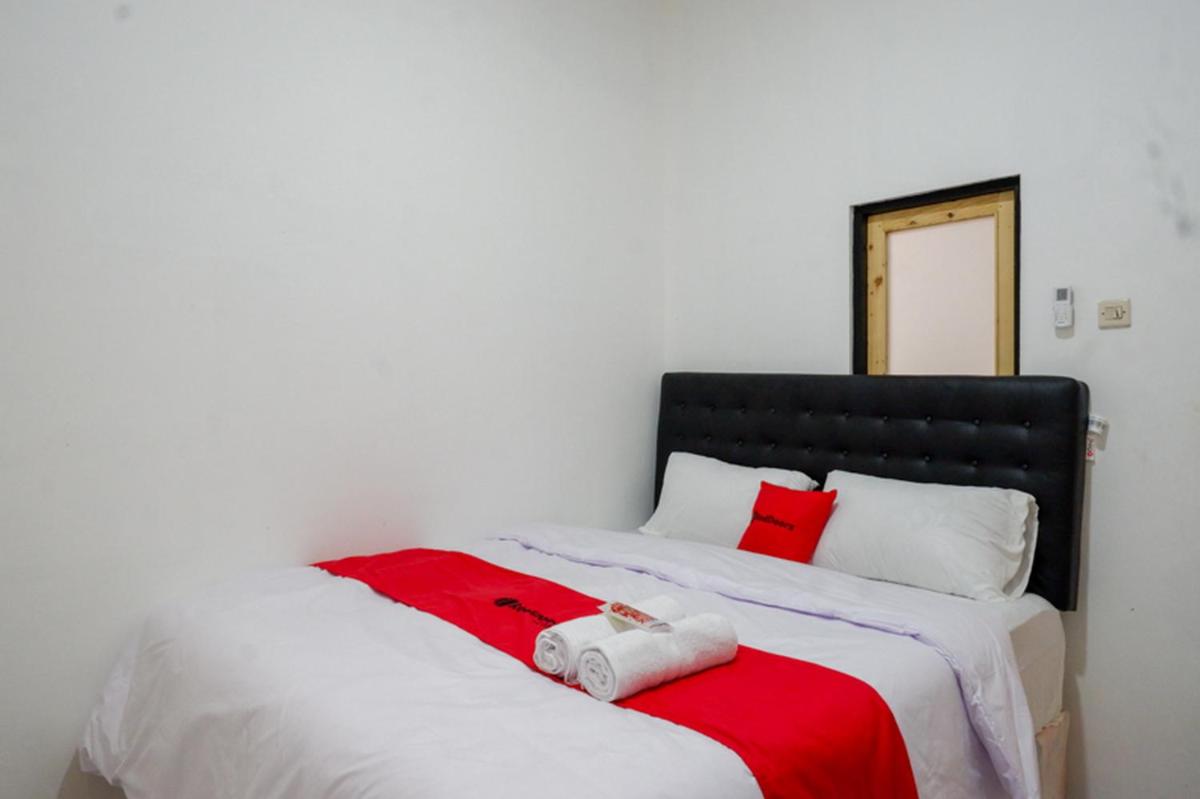 Photo - RedDoorz @ Demangan Sari Residence