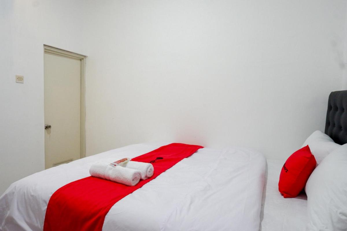 Photo - RedDoorz @ Demangan Sari Residence