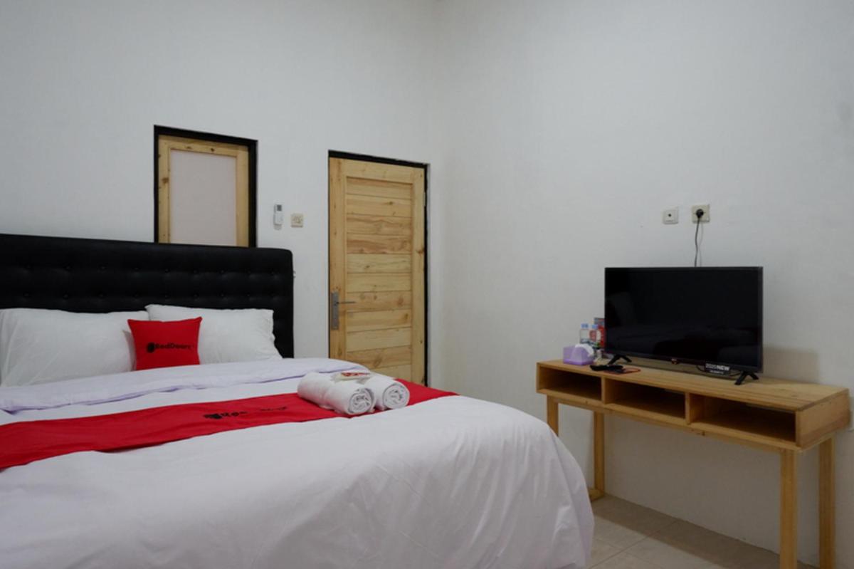 Photo - RedDoorz @ Demangan Sari Residence