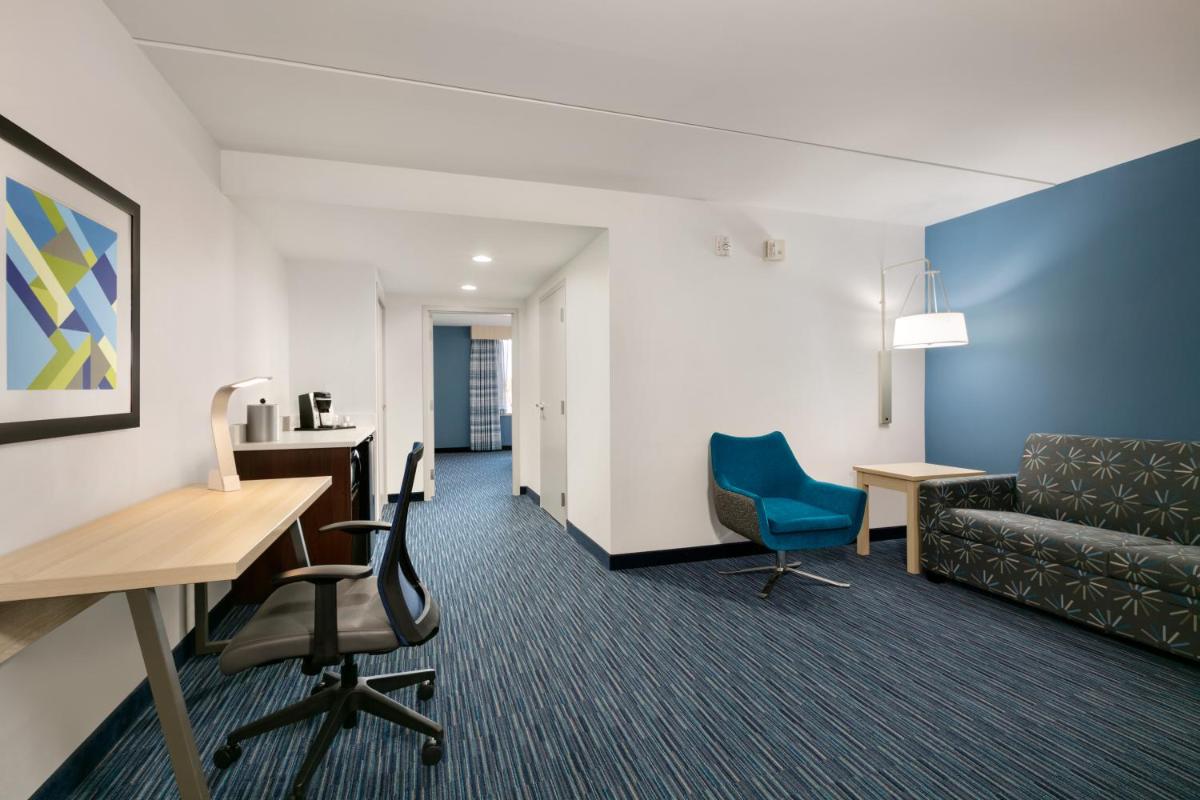 Photo - Holiday Inn Express Hotel & Suites Norfolk Airport, an IHG Hotel