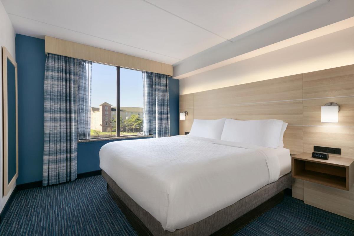 Photo - Holiday Inn Express Hotel & Suites Norfolk Airport, an IHG Hotel