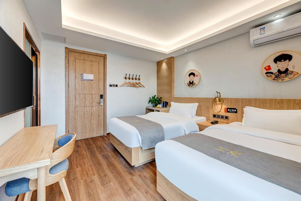 Foto - Happy Dragon City Culture Hotel -In the city center with ticket service&food recommendation,Near Tia