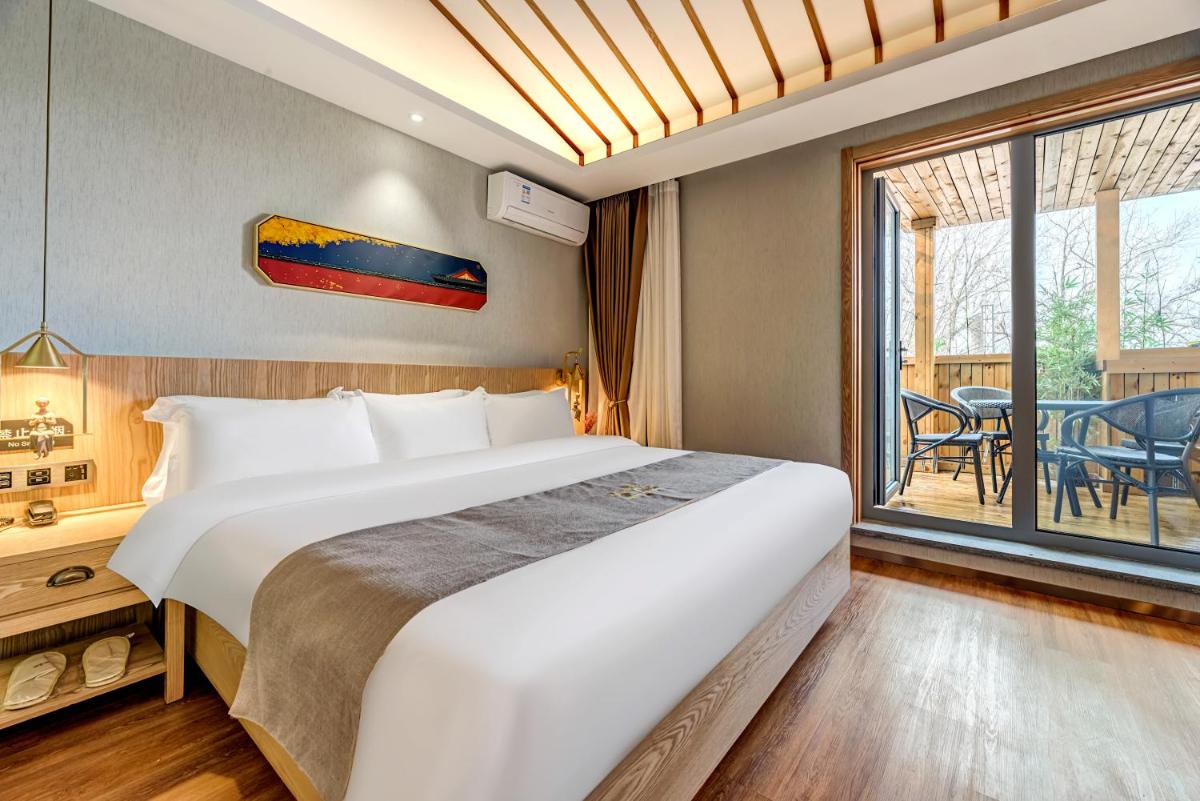 Foto - Happy Dragon City Culture Hotel -In the city center with ticket service&food recommendation,Near Tia