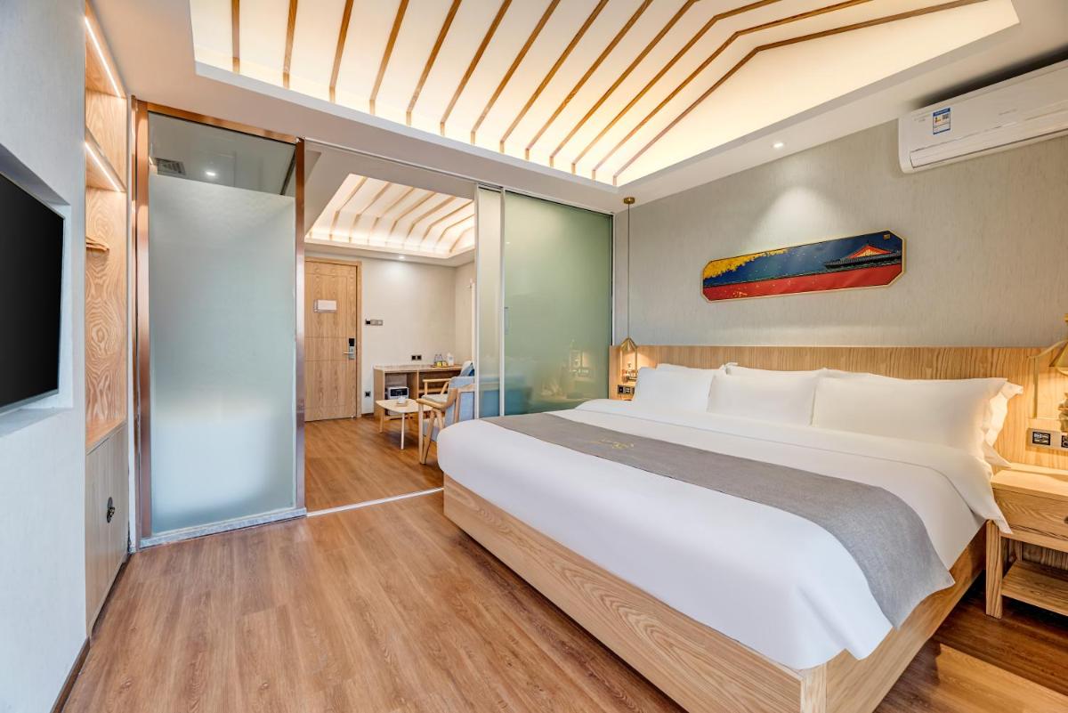 Foto - Happy Dragon City Culture Hotel -In the city center with ticket service&food recommendation,Near Tia