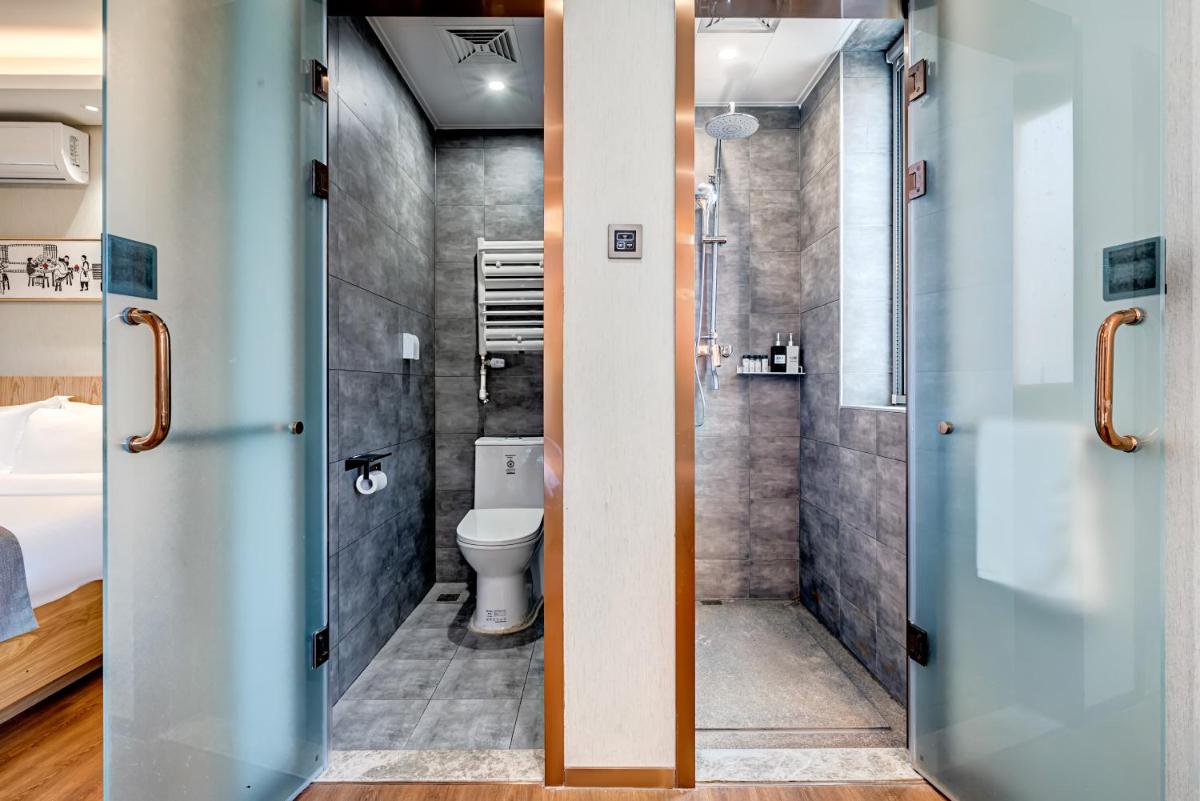 Foto - Happy Dragon City Culture Hotel -In the city center with ticket service&food recommendation,Near Tia