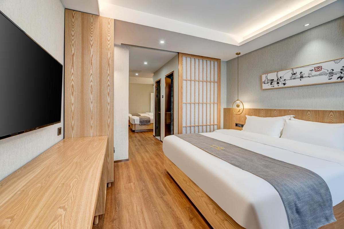 Foto - Happy Dragon City Culture Hotel -In the city center with ticket service&food recommendation,Near Tia