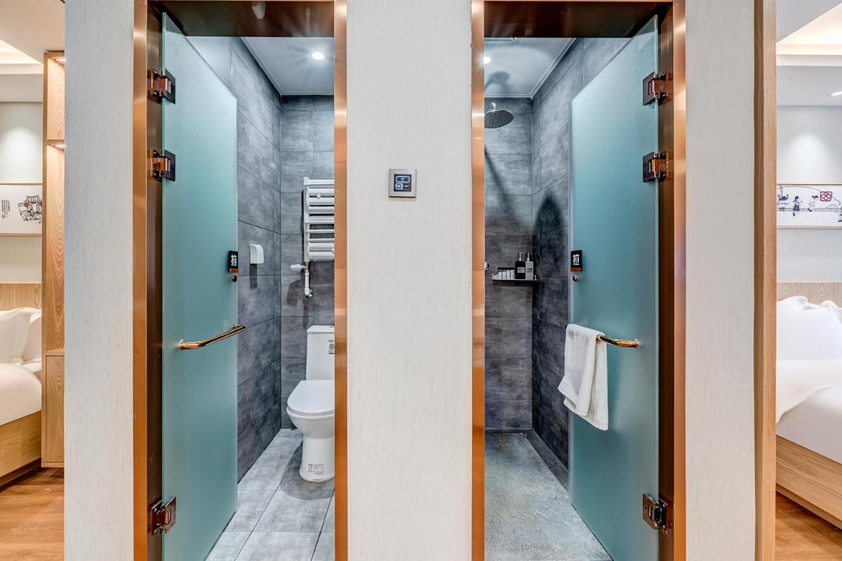 Foto - Happy Dragon City Culture Hotel -In the city center with ticket service&food recommendation,Near Tia